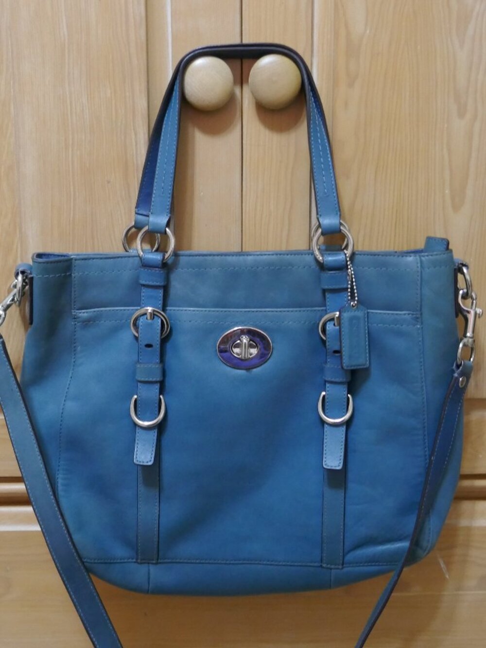 Coach Chelsea Teal Blue 100% Leather Crossbody Zipper Tote Shoulder Hand Bag